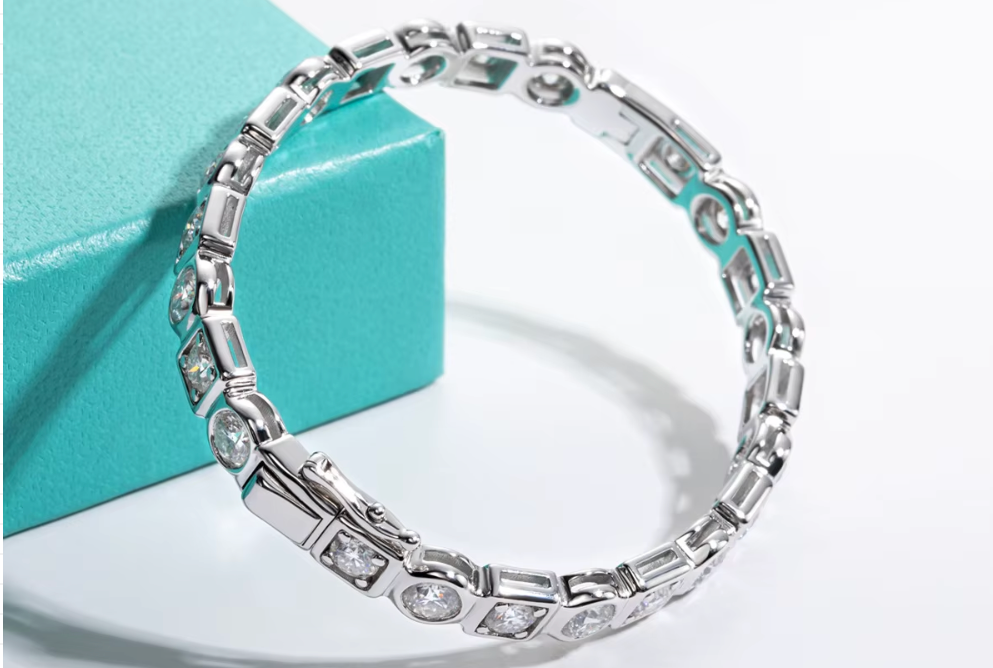 Anujewel 4.5Mm D Color Moissanite Diamond Luxurious Silver Bracelet 18K White Gold Plated Bezel Bangles for Woman Jewelry Gifts