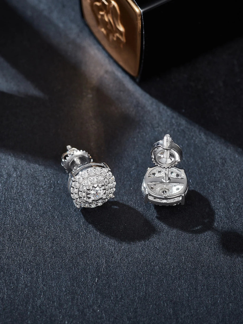 Classic UNISEX Platinum-Plated 925 Sterling Sliver Earrings round Flower-Style Moissanite Stud Earrings Party Jewelry Gift