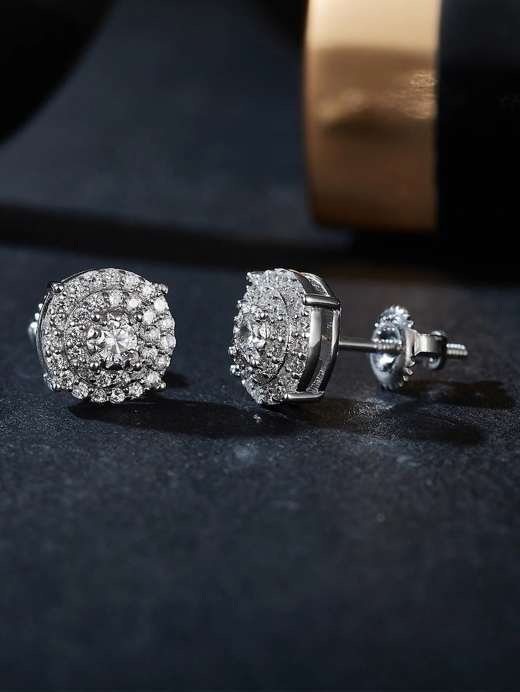 Classic UNISEX Platinum-Plated 925 Sterling Sliver Earrings round Flower-Style Moissanite Stud Earrings Party Jewelry Gift