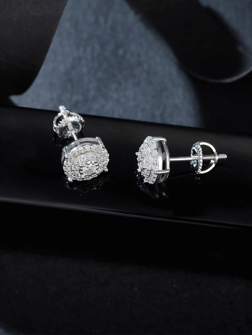 Classic UNISEX Platinum-Plated 925 Sterling Sliver Earrings round Flower-Style Moissanite Stud Earrings Party Jewelry Gift